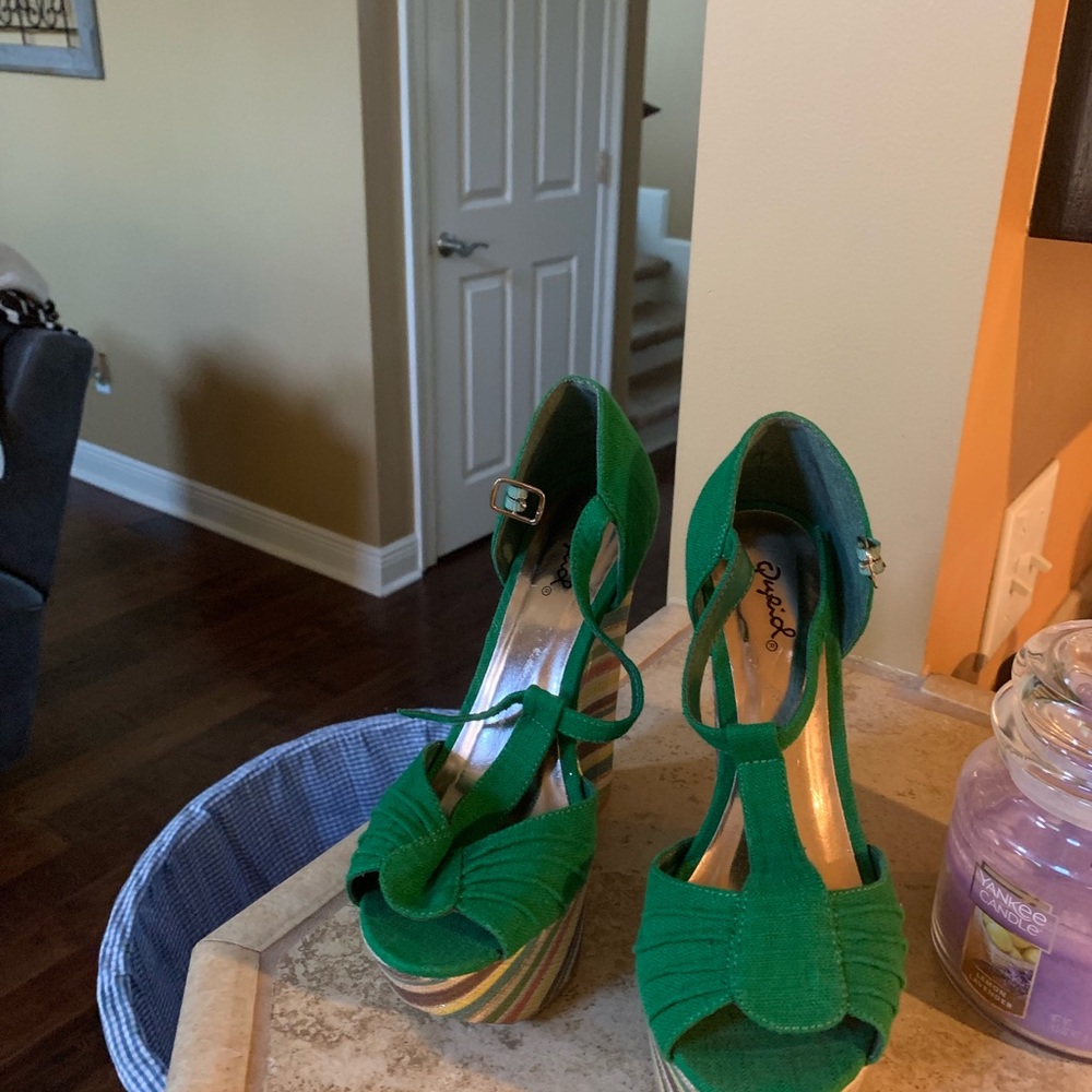 QuipId Green Wedge with multicolored bottom